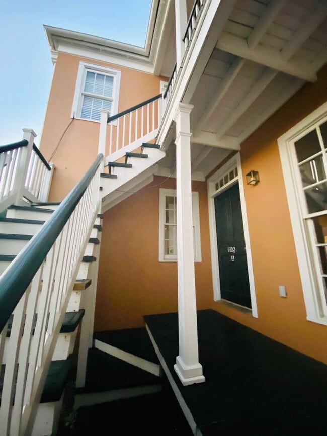 property at 106 Planters Row