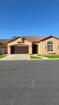 5959 E Via Casella Dr in Fresno, CA - Building Photo