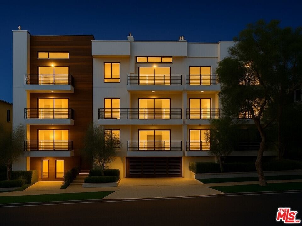 10630 Wilkins Ave in Los Angeles, CA - Building Photo