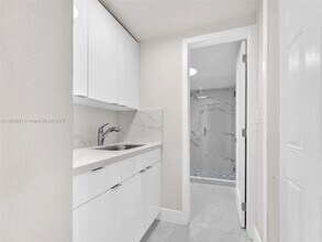 10460 SW 43rd St in Miami, FL - Building Photo - Building Photo