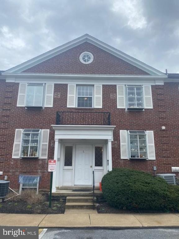 property at 922 Montgomery Ave