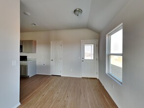 1033 E Stetson Ln in Mustang, OK - Building Photo - Building Photo