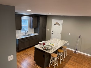 9914 England Dr in Overland Park, KS - Building Photo - Building Photo