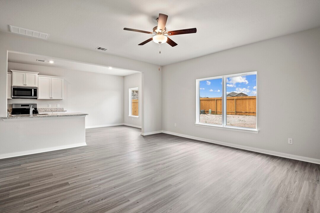 15695 Honey Cv Dr in Conroe, TX - Building Photo