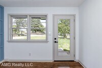 634 Woodburn Dr photo'