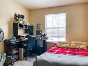 1160 N Red Oak Cir, Unit #2 in Round Lake Beach, IL - Building Photo - Building Photo