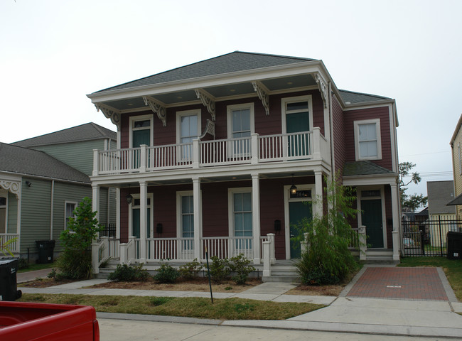 740 Adele Dr in New Orleans, LA - Foto de edificio - Building Photo