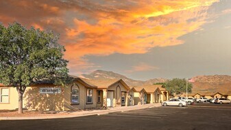 Patriot Palms in El Paso, TX - Building Photo