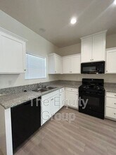 4112 E Kaweah Ave in Visalia, CA - Building Photo - Building Photo