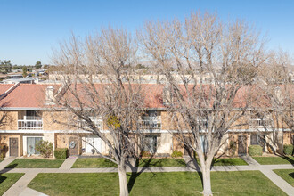 Green Tree Estates in Victorville, CA - Foto de edificio - Building Photo