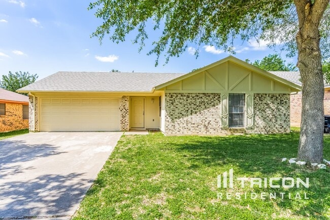 property at 2908 S Meadow Dr