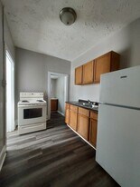 242 W Main St in Newark, OH - Building Photo