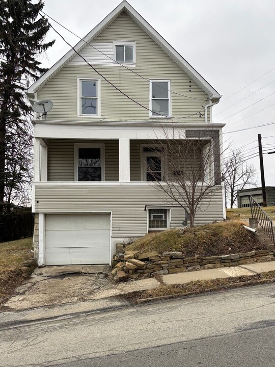 19 Murtland Ave in Washington, PA - Building Photo