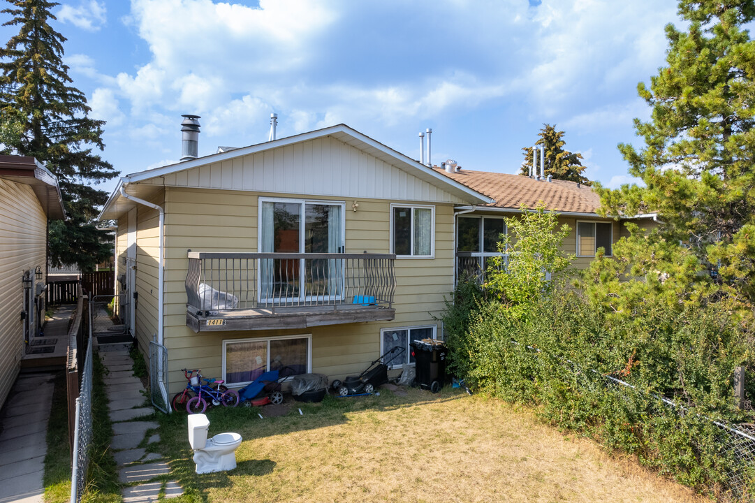 1411 44 St SE in Calgary, AB - Building Photo