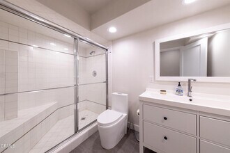 5035 Escobedo Dr, Unit MainHouse in Woodland Hills, CA - Building Photo - Building Photo