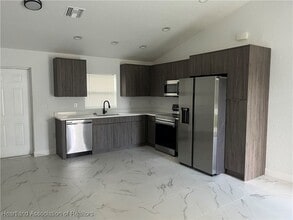 217 Hoover Ave NE in Lake Placid, FL - Foto de edificio - Building Photo