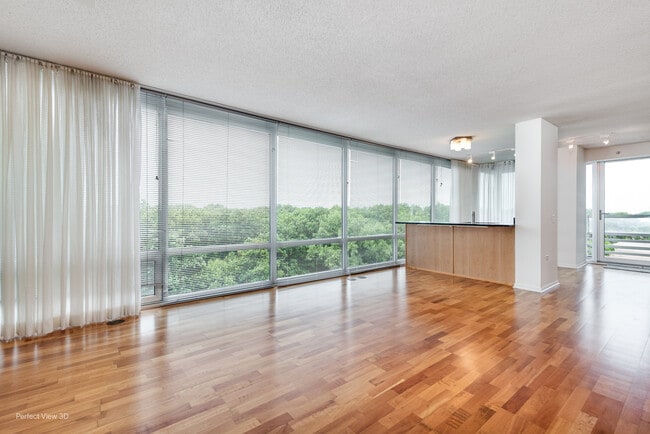 9725 Woods Dr in Skokie, IL - Building Photo - Building Photo