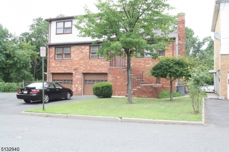 8 Division St in Bloomfield, NJ - Building Photo