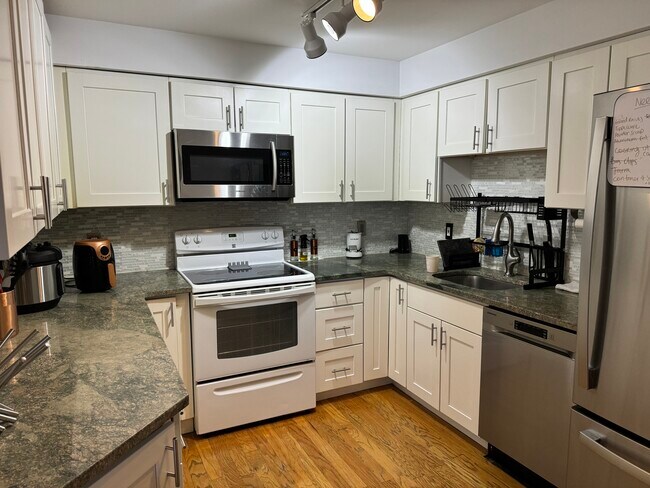 382 Ocean Ave, Unit 1702 in Revere, MA - Foto de edificio - Building Photo