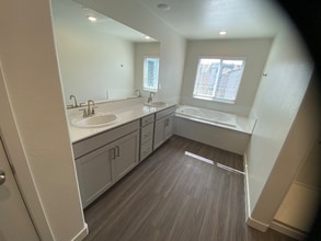 653 Barrett Lk Rd in West Sacramento, CA - Building Photo - Building Photo