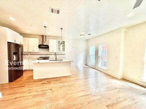 2318 Stutz Dr in Dallas, TX - Building Photo - Building Photo