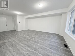 14 Kingbird Cmn in Cambridge, ON - Building Photo - Building Photo