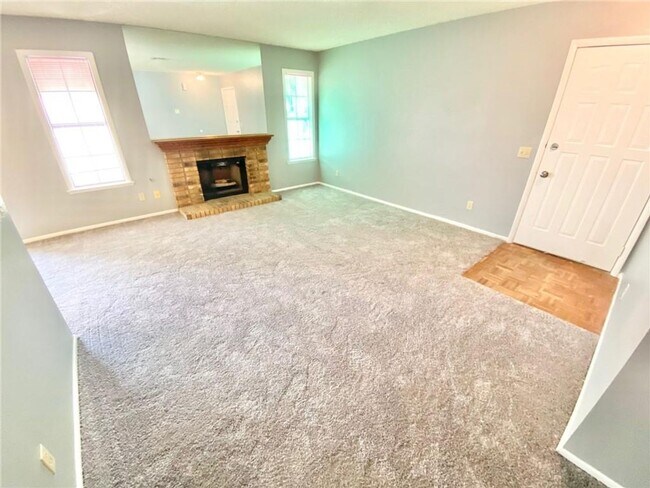 6633 W Tropicana Ave in Las Vegas, NV - Building Photo - Building Photo