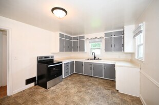 1221 8th Ave NW in Rochester, MN - Building Photo