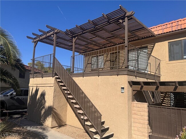 617 Pepper Tree Cir in Henderson, NV - Building Photo - Building Photo