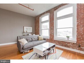 1010 Race St in Philadelphia, PA - Building Photo - Building Photo