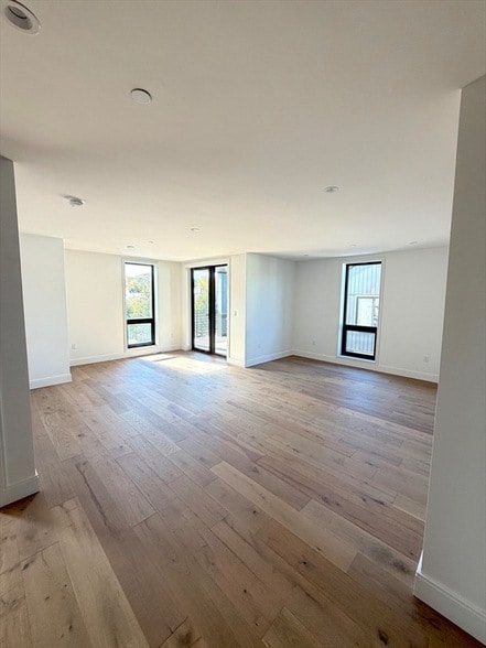 1121 Dorchester Ave in Boston, MA - Foto de edificio - Building Photo