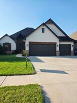 536 E Barajas Terrace in Mustang, OK - Building Photo