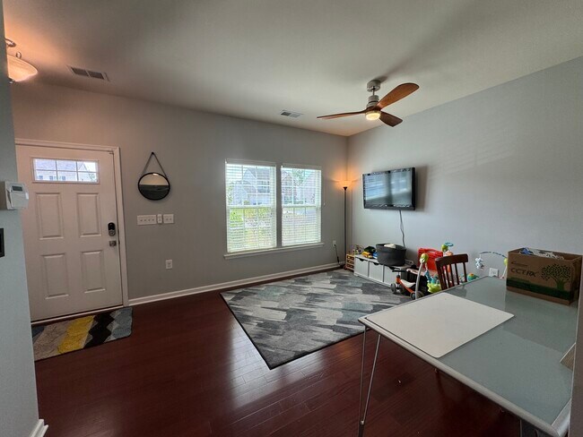 624 Leonard Ln in Newport News, VA - Building Photo - Building Photo