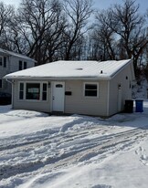 319 Lincoln Ave in Michigan City, IN - Building Photo