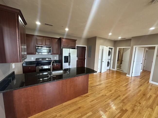 76 Fellsway W, Unit #401 in Somerville, MA - Building Photo - Building Photo