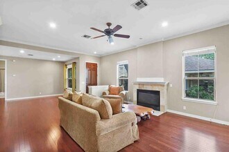 5800 Courtyard Dr in Austin, TX - Building Photo - Building Photo