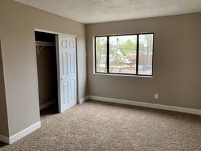 1314 Los Tomases Dr NW-Unit -C in Albuquerque, NM - Foto de edificio - Building Photo