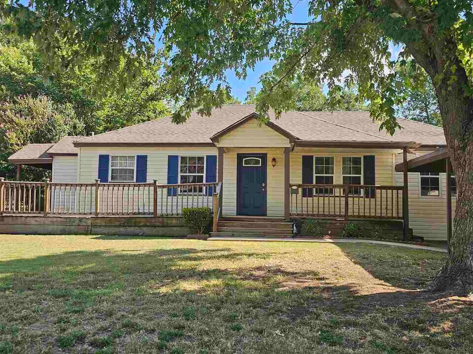 1310 NW Maple Ave in Lawton, OK - Building Photo