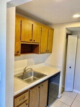 2124 Sherwood Forest Blvd in West Palm Beach, FL - Foto de edificio - Building Photo