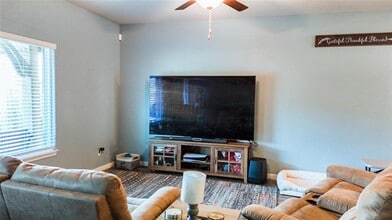 1016 NW 4th St in Newcastle, OK - Foto de edificio - Building Photo