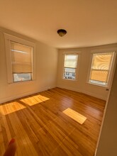 557 Pine St in Manchester, NH - Building Photo - Building Photo