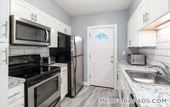 16 Windsor Rd in Medford, MA - Building Photo - Building Photo