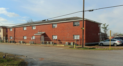 Victoria Apartments in Houston, TX - Building Photo - Building Photo