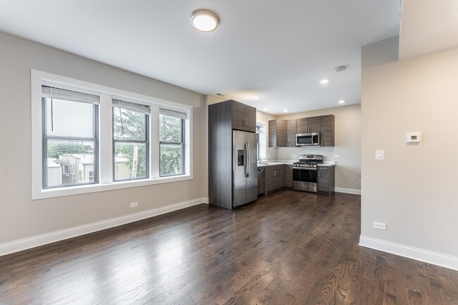 2238 N Sawyer Ave, Unit 2W