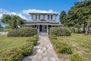 2316 W Beach Dr in Panama City, FL - Building Photo