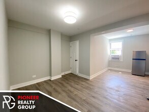 515 W Belmont Ave, Unit 3C in Chicago, IL - Foto de edificio - Building Photo