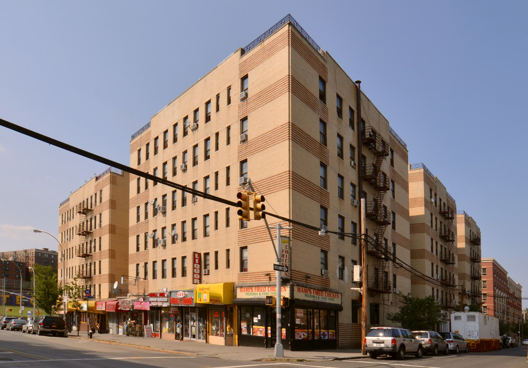 1405 College Ave in Bronx, NY - Foto de edificio