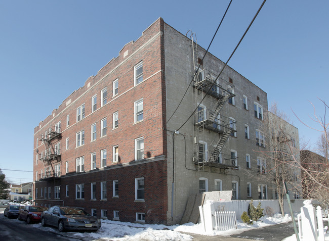 1025 N Broad St in Elizabeth, NJ - Building Photo - Building Photo