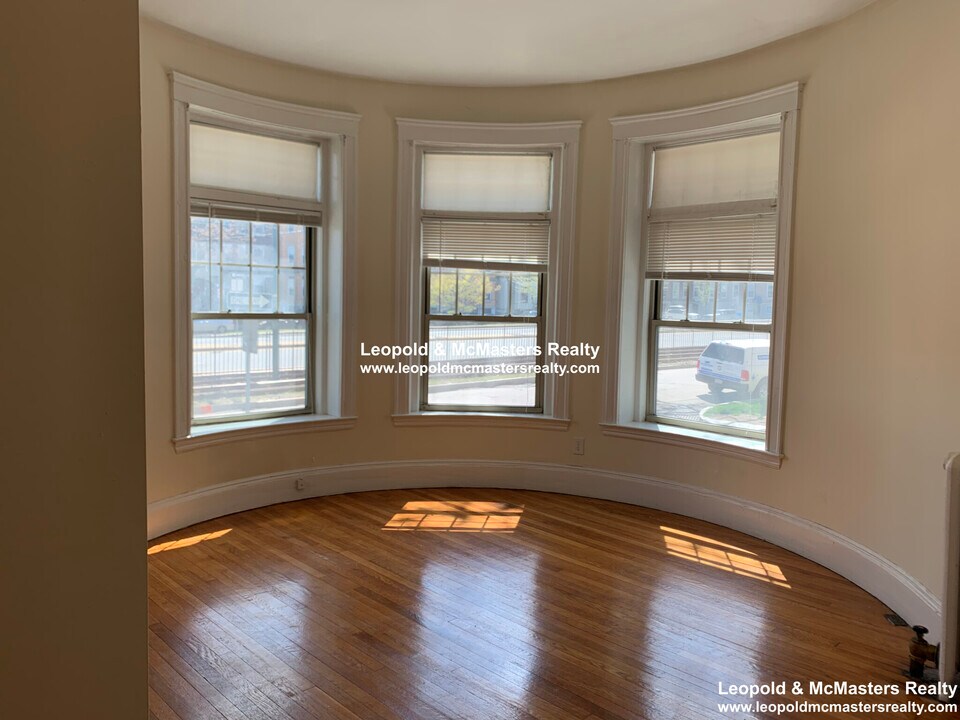 10 Long Ave in Boston, MA - Building Photo