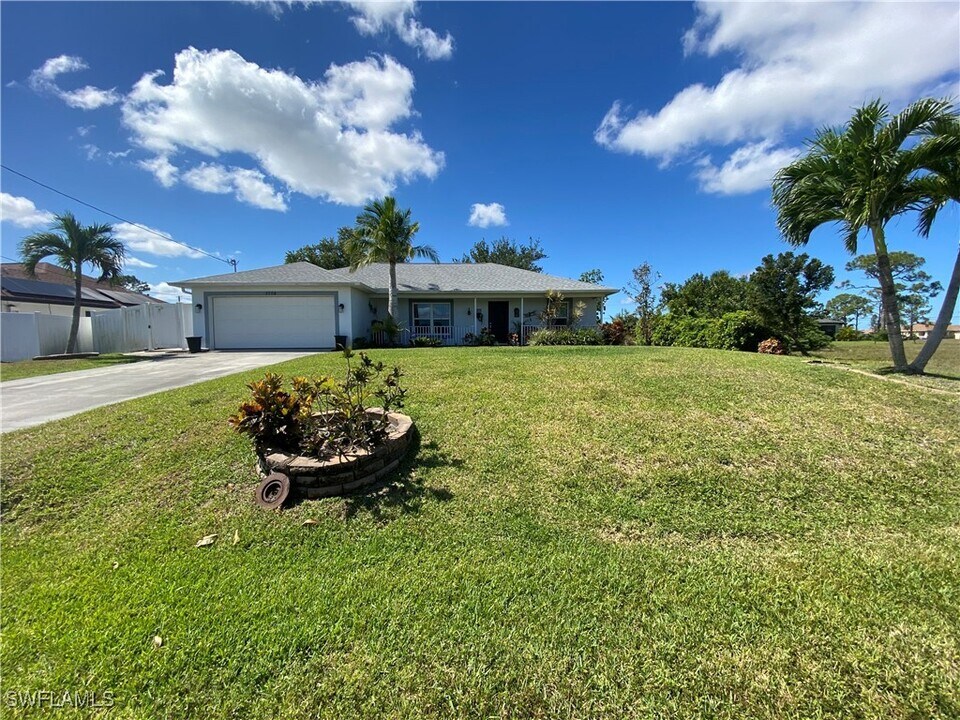 1704 NW 13th Terrace in Cape Coral, FL - Building Photo